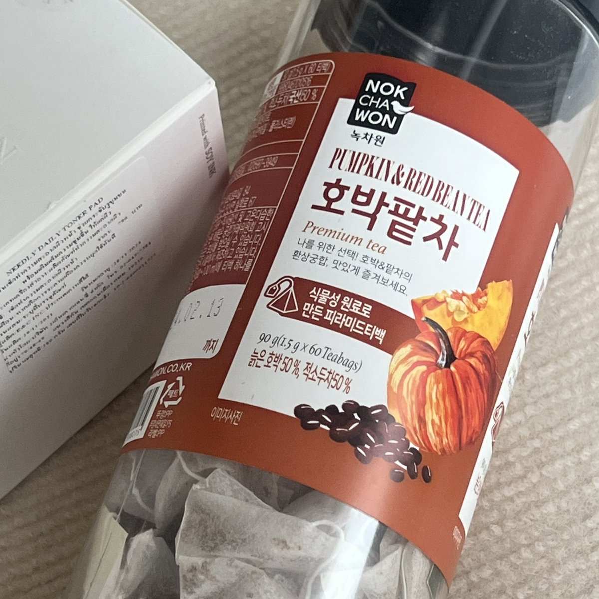 imlatenightmood's tweet photo. สายกินต้องลองชาตัวน���้นะ ชาฟักทองลดบวม ช่วยขับโซเดียม ดีมากก เป็นตัวขายดีในมาร์ทเกาหลีแบบติดท็อปเลย แถมช่วยดูดไขมันจากสิ่งที่เรากินไปด้วย เวิร์ค! หอมชา อร่อย กินง่ายด้วย ชงใส่เหยือกแช่ตู้เย็นกินแทนน้ำได้เลยย https://t.co/7kaakEppfI