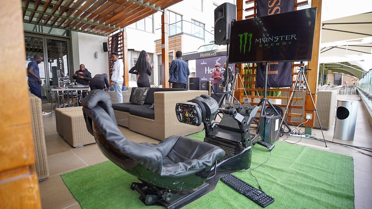 Morara__'s tweet photo. Nakuanga gamer mwingine hatari, @Hoon1gvn mwenyewe haezi nifikia kwa hizi virtual wheels.
π#RadissonBluUpperhill https://t.co/25kbaUdnF7