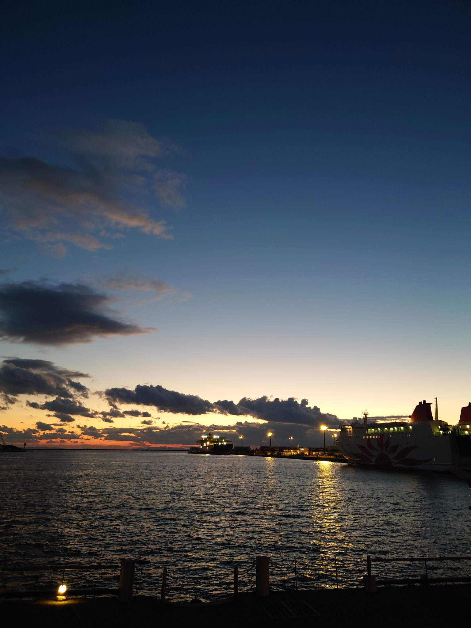 Xperia Japan ロック画面と待ち受けが Sunsetとsunrise なんて 素敵すぎます 写真を眺めるだけでパワーがもらえそうですね Xperiaで撮影 だから私はxperia Twitter