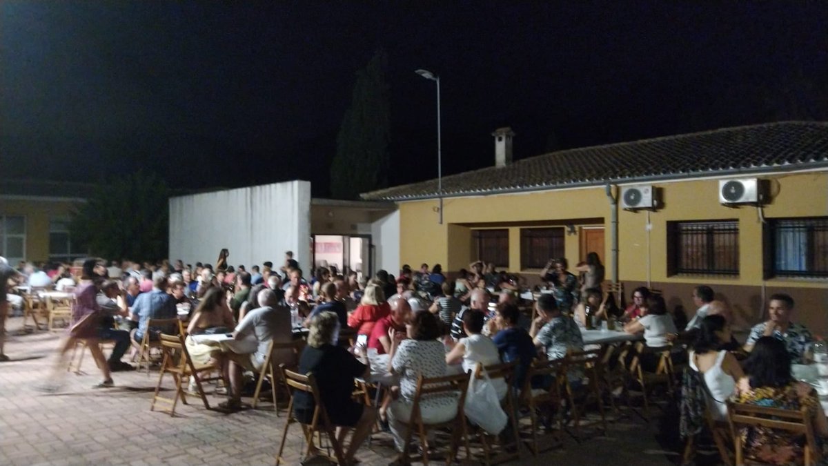 festersebo2023's tweet photo. Quina il·lusió ens va fer compartir amb vosaltres anit. Veure distintes generacions cantant una mateixa cançó,  no va tindre preu. 
Moltes gràcies per estar sempre ahí ❤️ https://t.co/9KtAhHVYgD