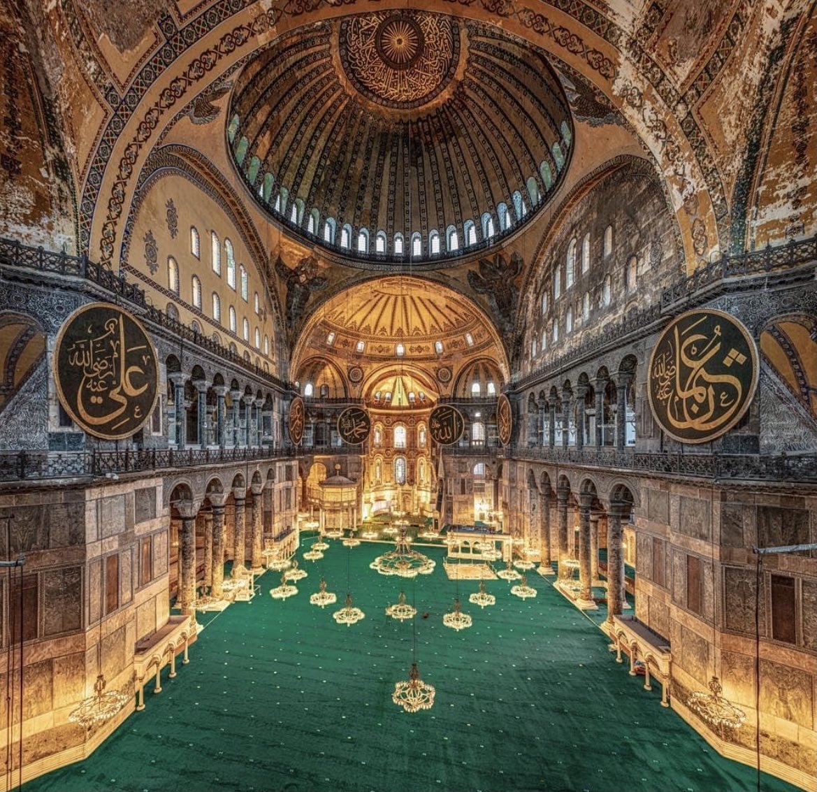 ikalin1's tweet photo. Bugün #AyasofyaCamii’nin yeniden ibadete açılışının ikinci yıl dönümü...

Ayasofya yeniden Allah’ın isminin anıldığı, duaların edildiği, alınların secdeye vardığı, kalplerin yumuşadığı, gönüllerin sürûr bulduğu bir mabed oldu.

Hamdolsun.

@RTErdogan’a hezar teşekkür ve dua... https://t.co/HaiueBCF6d