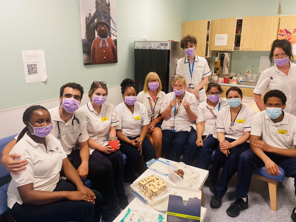 Leaving for our lovely Locum Lizzi Davies with cakes 🧁 and hugs🤗 and Surgical and Vascular team meeting, so proud to see our team growing ☺️