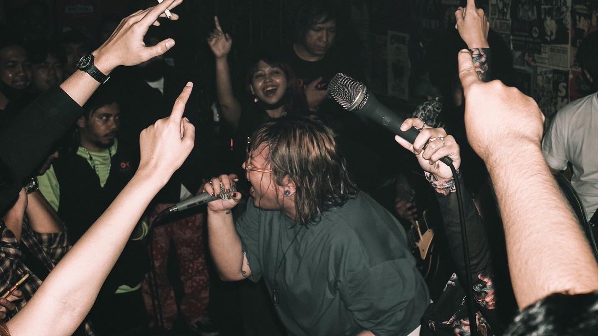 PARAMORE BANDUNG tweet media