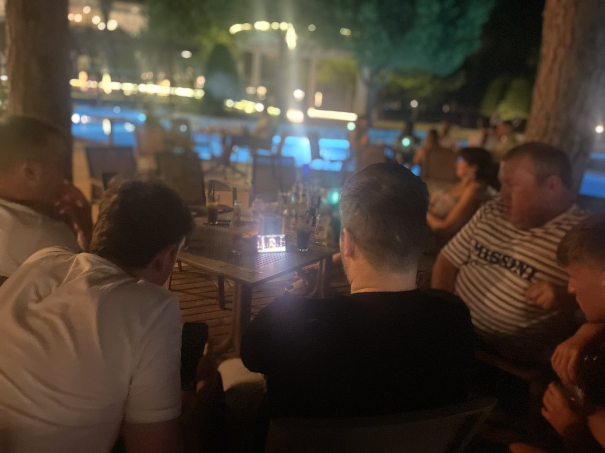 VickyGrant92's tweet photo. When your on holiday but the scousers are fighting @theufcbaddy  @MeatballMolly https://t.co/SbHBFKMeaT