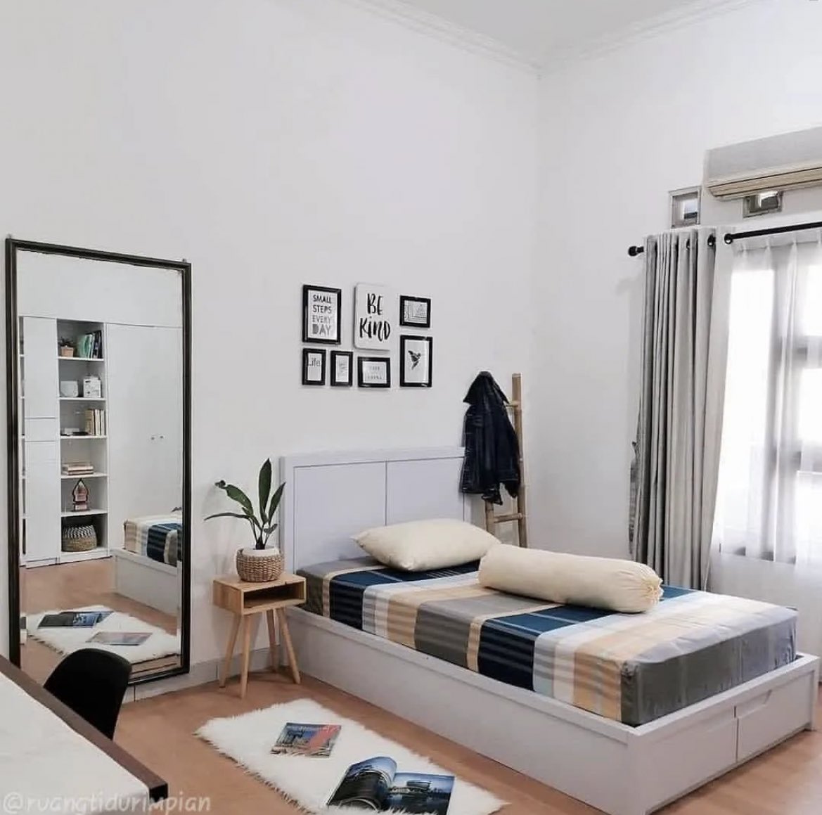 Ide kamar simple aesthetic

- A thread -