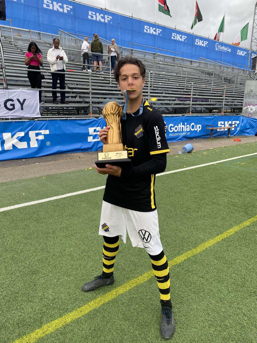 pavsta79's tweet photo. Beyond Proud! 1st of many 🏆Well done to Chazza ,all the boys and coaches , Champions! #Mästare #gothiacup2022 #SEFtrophy #AIKP15 🖤💛🏆 https://t.co/DVLr4UXurW