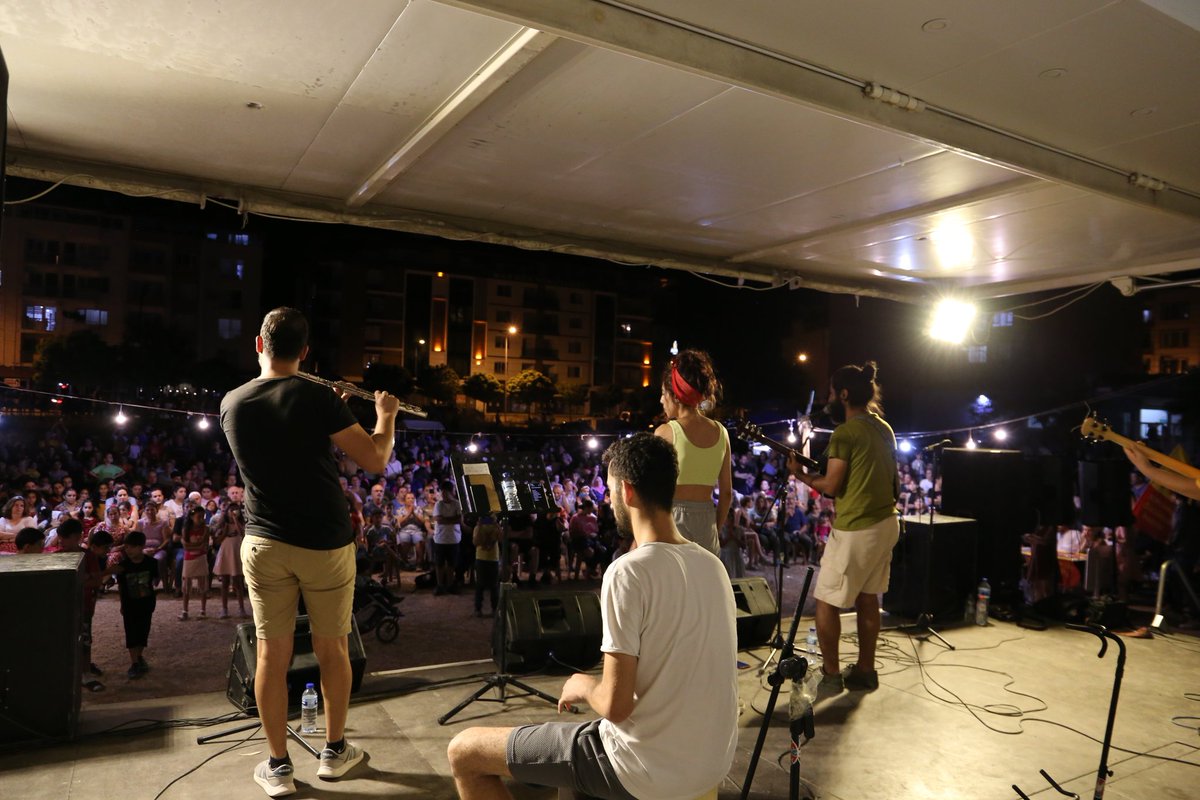 Perperik, Zazacada "kelebek" demekmiş. Perperik Müzik Topluluğu da festivalin kelebeği oldu. Halklardan halklara şarkılı bağlantılar kurarak, birlik ve mücadele şarkılarını Serinyol halkıyla buluşturdu: "Asla yalnız yürümeyeceğiz"🤗
#EvvelTemmuz