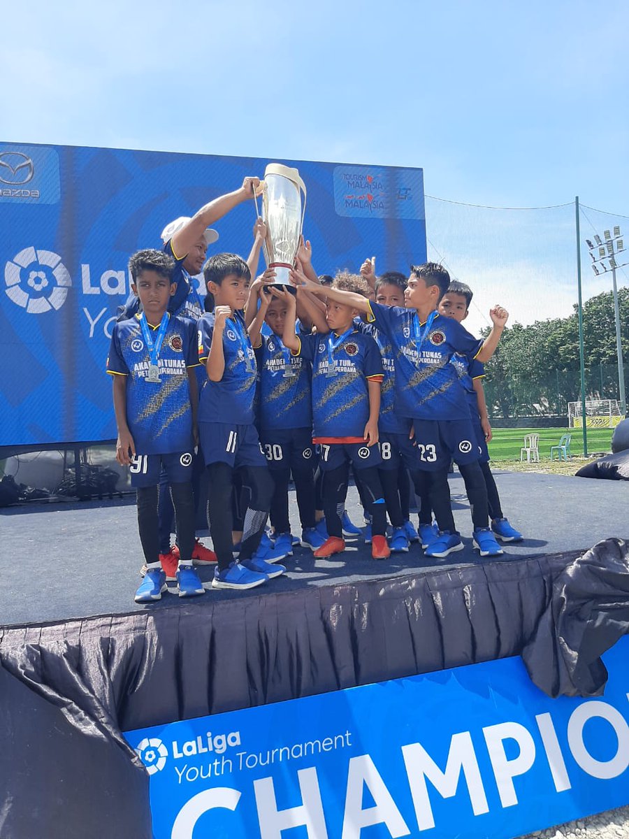 PapaQQs's tweet photo. #5th m
#ATPP U9 0-1 Hijau Kuning FC
#6th m
#ATPP U9 2-0 Layola FC 
Gagal ke final plate, menamatkan pjuangan di tmpt ke 3 (Plate)
Pendedahan yg sgt bnilai utk anak² bermain lwn abg² umur 10 tahun.
Welldone boys! 👏
#LaLigaYouthTournament
#ATPPU9 
#NFDP
#MKLK
#DrinkOPI
@drink_opi https://t.co/opRe7F6nWh
