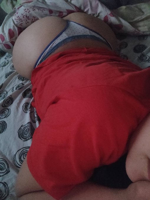 que ganas de seguir en la cama! quien me hace mimos? #CulosParaVergas #CulosCaseros #petera #TETASYCULONAS<a href="/tag/culoscaseros"class="tags"><span>#culoscaseros</span></a><a href="/tag/culosparavergas"class="tags"><span>#culosparavergas</span></a><a href="/tag/petera"class="tags"><span>#petera</span></a><a href="/tag/tetas"class="tags"><span>#tetas</span></a>