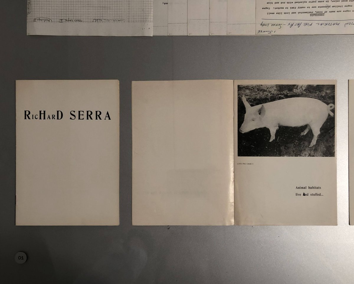 Nella sua prima mostra in Italia La Salita nel 1966, #RichardSerra espone una gabbia con un maiale vivo. L’intento dell’artista è criticare la tradizione pittorica che indicava per la composizione del quadro l’utilizzo di griglie in cui disporre le forme. <a href="/MacroMuseo/">MACRO</a>