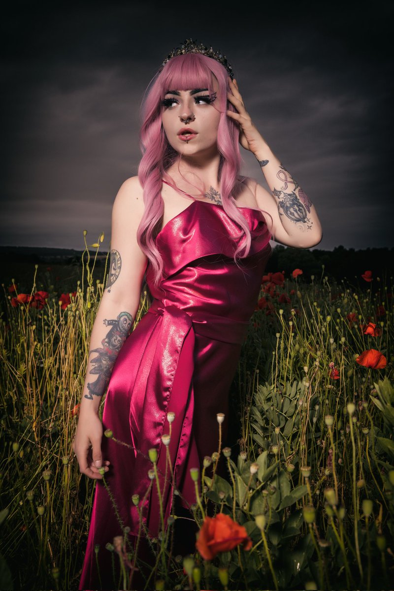Poppy field shoot with the amazing <a href="/MUnsane/">MissUnsane- Professional Model</a> #photography #canon #tattoos #INKED