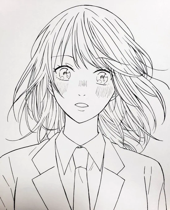 線が綺麗と誉めて頂いてとても嬉しいです😊多分線を綺麗に引けてるのはアナログのおかげ……失敗しないように頑張って線を引いてました😂
今はデジタルですぐ直せるから昔より適当に……
画像は六年前のやつで多分Gペンで描いたやつです
今より線が細かい😂 