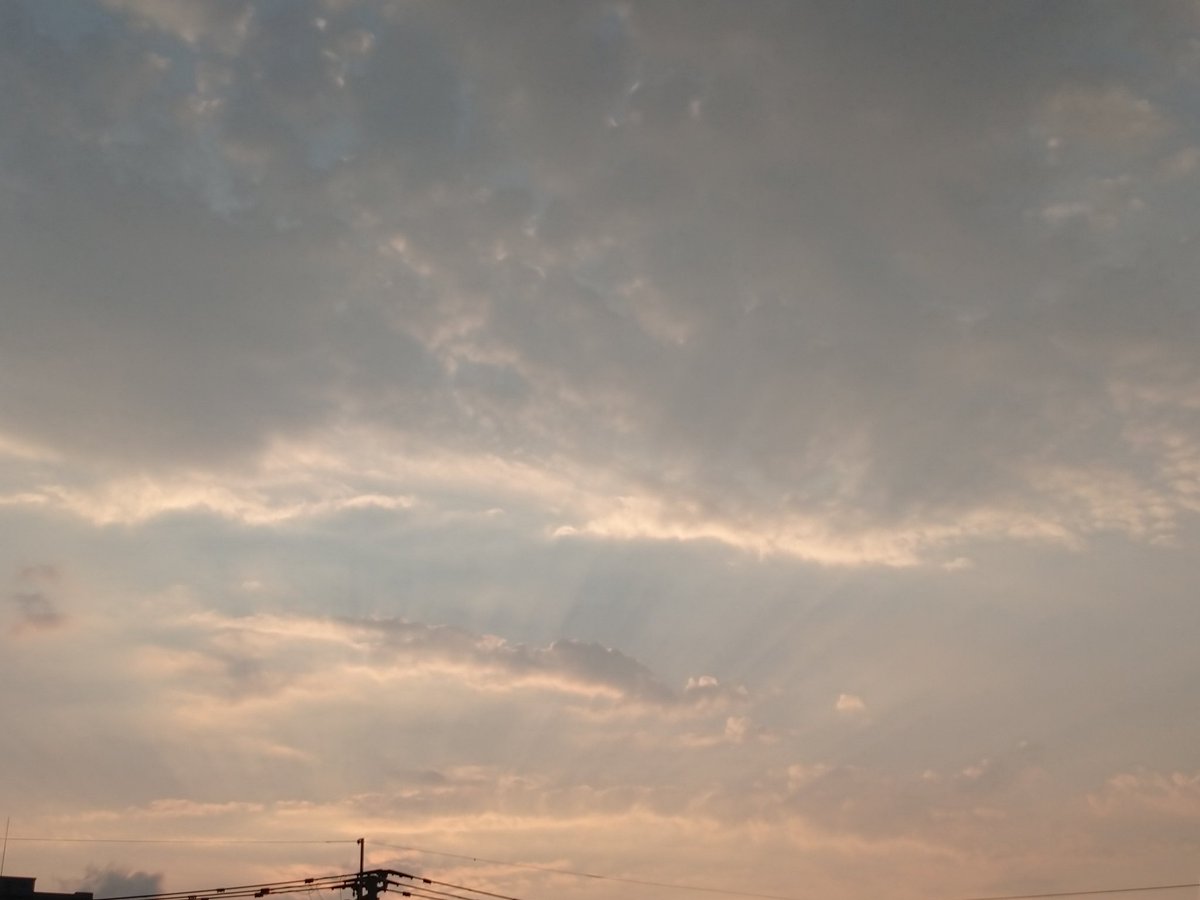 ～2022.07.24～
#綺麗な空#空の写真が好きな人と繋がりたい#空の写真撮るのが好きな人と繋がりたい#綺麗な景色が好き#空はキャンパス#空の写真#空#雲#みらっこ旅#ワレワレハオオイタジンダ#イマソラ

 ✨✨✨