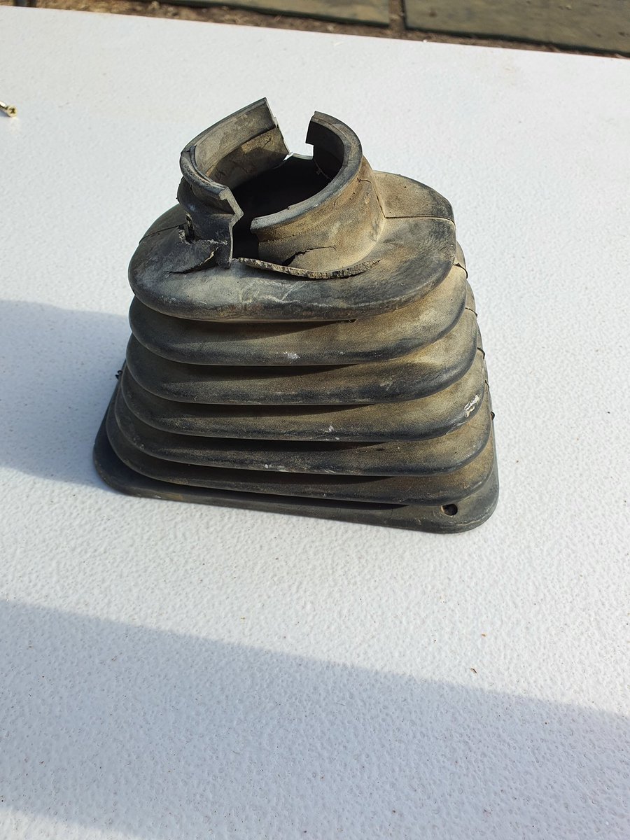 ste5eu's tweet image. #makersHelp As part of the renovation I’m doing on my forklift I’d like to make new gaiters for the steering and gear sticks but how do I think about modelling a 3D zigzag?