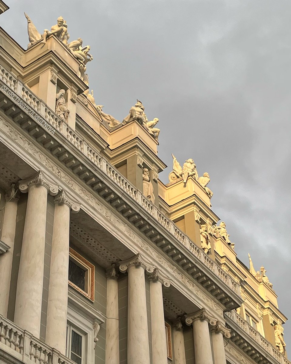 SEGRETIvicoli's tweet photo. Due passi nei vicoli la domenica mattina #PalazzoDucale #PiazzaMatteotti #vicoli #genova
#isegretideivicolidigenova
https://t.co/tJnd7uHld3 https://t.co/R191BdjXlV
