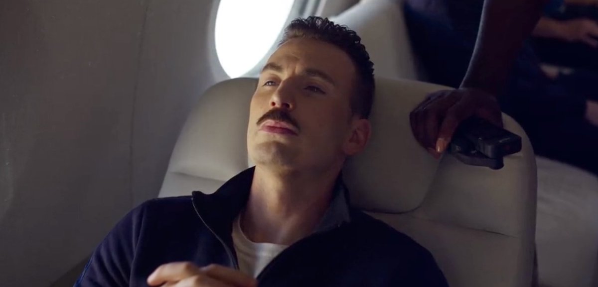 avengerswow's tweet photo. Chris Evans in the gray man though 👏🏼 https://t.co/TiXlTF1UlV