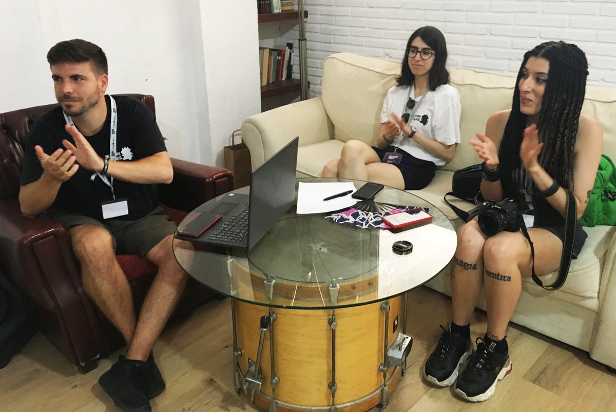 Mercacine (@mercacine) on Twitter photo FESTIVAL | Sensaciones muy positivas siempre en las actividades de #networking que desarrollamos con jóvenes cineastas, como en esta ocasión en el marco del <a href="/ButoniFest/">Butoni Fest</a>, certamen que está teniendo lugar estos días en #Valencia. 🎬👏👏👏
#cine #cultura #market #audiovisual FESTIVAL | Sensaciones muy positivas siempre en las actividades de #networking que desarrollamos con jóvenes cineastas, como en esta ocasión en el marco del <a href="/ButoniFest/">Butoni Fest</a>, certamen que está teniendo lugar estos días en #Valencia. 🎬👏👏👏
#cine #cultura #market #audiovisual