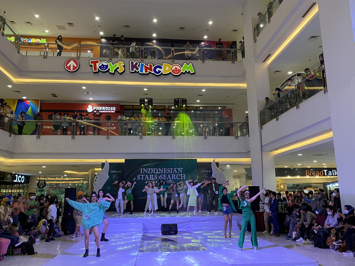 festcitylink's tweet photo. Hallooo ShopperFest! Kangen mimin gak nih? Gakerasa Indonesian Star Search udah Grand Final aja. Yuk dukung finalis favorit kamu melalui akun instagram @indonesianstarsearch 🤩 #modelhunt #eventbandung https://t.co/MCn9CpTxhc