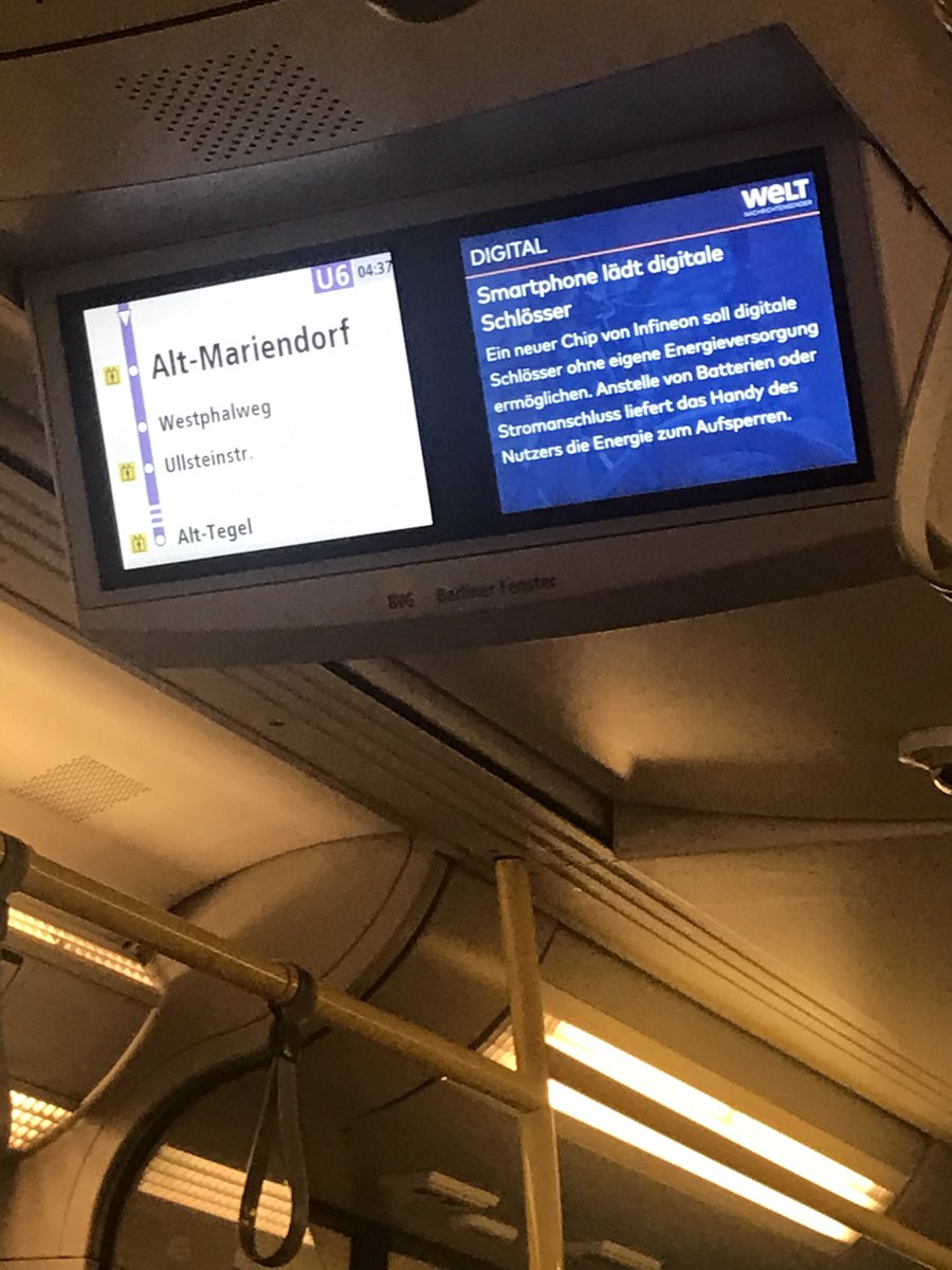 atra_x_'s tweet photo. @BVG_Ubahn seit 8 Stunden hängt eure Anzeige fest … macht mal was https://t.co/6aiiJH3yHB