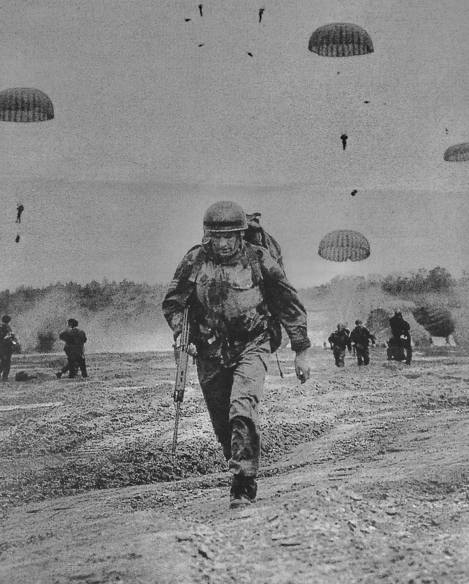 GuardsPara's tweet photo. A Lsgt from the Guards Independent Parachute Company tabbing of the DZ 🇬🇧 https://t.co/yCbtJ0SHu4
