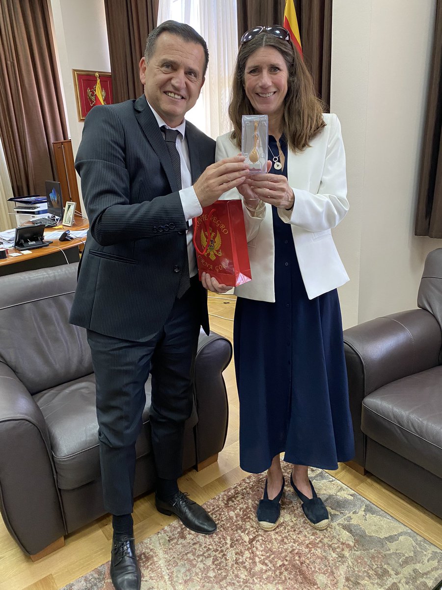 peterbrownBC's tweet image. Pleasure to welcome @BritishCouncil Deputy CEO Kate @EwartBiggs to Serbia and Montenegro.  We talked about cooperation in education, English, arts and culture including with wonderful Serbian sculptor Mrđan Bajic.  @ProsvjetaCG @rsBritish @ukinserbia @UKinMontenegro @lucicmilan