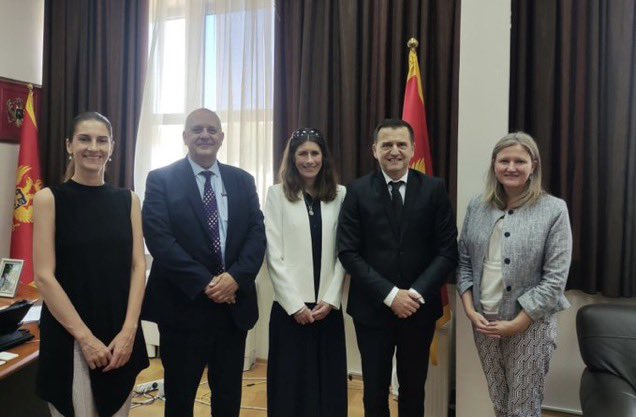 peterbrownBC's tweet image. Pleasure to welcome @BritishCouncil Deputy CEO Kate @EwartBiggs to Serbia and Montenegro.  We talked about cooperation in education, English, arts and culture including with wonderful Serbian sculptor Mrđan Bajic.  @ProsvjetaCG @rsBritish @ukinserbia @UKinMontenegro @lucicmilan