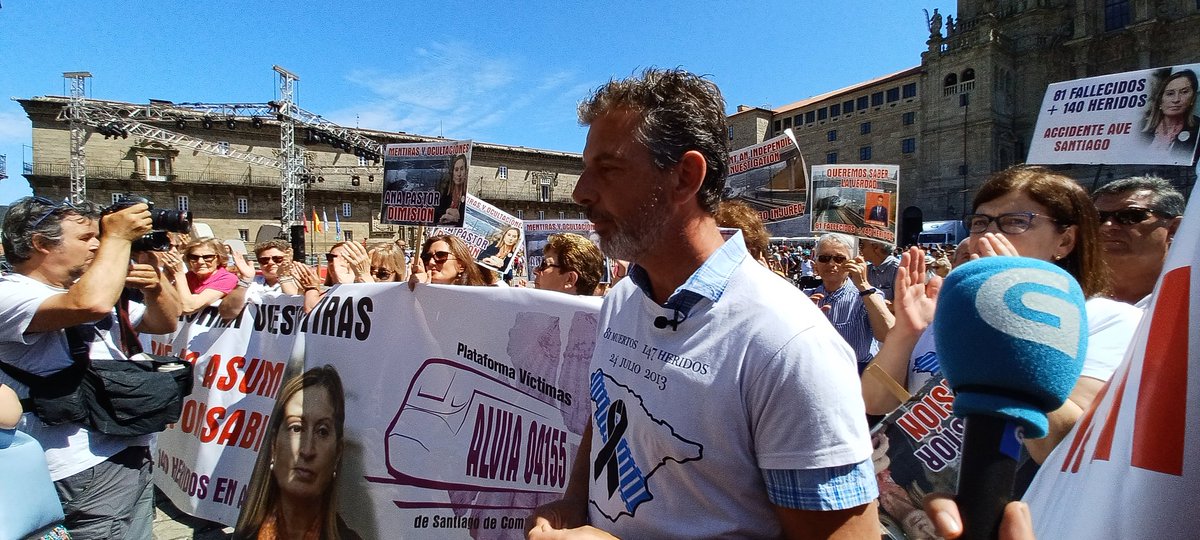 pilaraymara's tweet photo. Un ano máis,hai responsables que deben responder. As @victimastren e familiares non esquecen. Nós tampouco. Aquí estaremos. 
#VerdadeXustizaReparacion https://t.co/DzC8UZcVcj