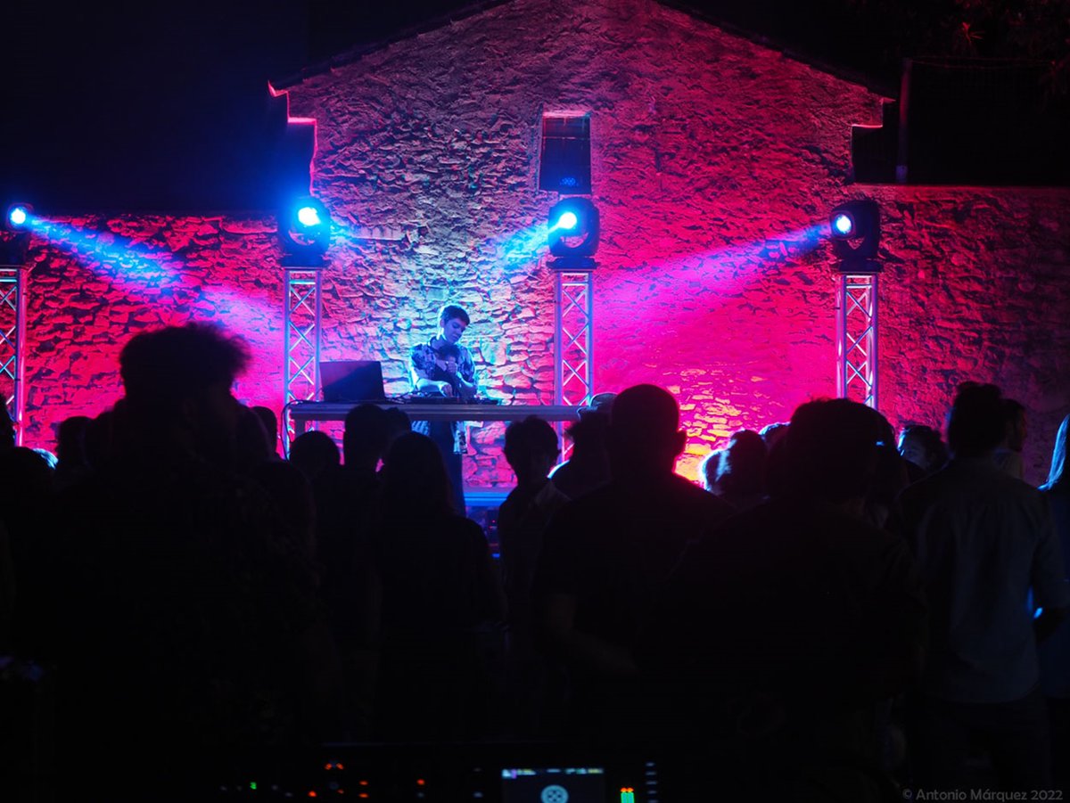 antonio8marquez's tweet photo. C O O L F E S T - Nita Deframe
Ronda, Málaga.
23 julio, 2022
#Ronda #Concierto #Verano2022 #festival #DJ #nitadeframe #music #photo https://t.co/boALEvkO9J