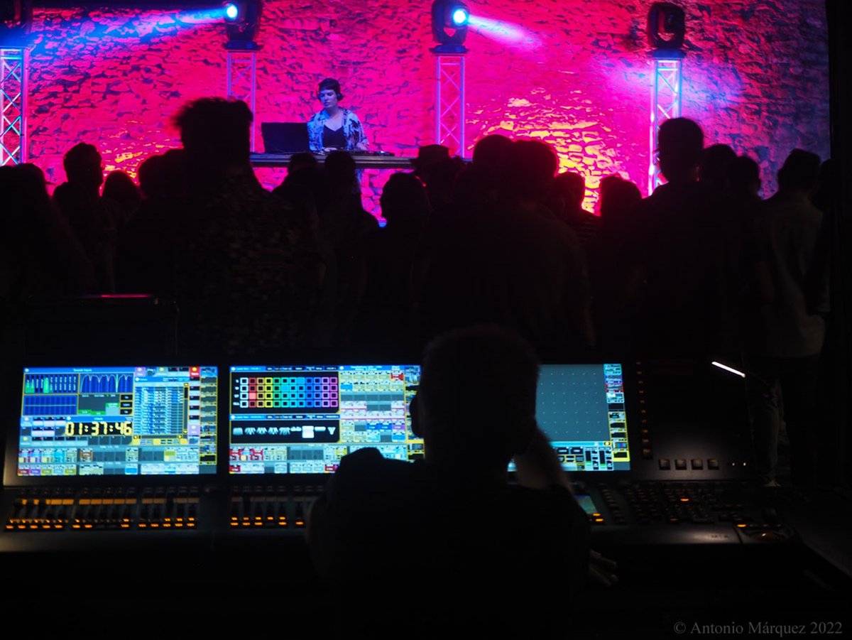antonio8marquez's tweet photo. C O O L F E S T - Nita Deframe
Ronda, Málaga.
23 julio, 2022
#Ronda #Concierto #Verano2022 #festival #DJ #nitadeframe #music #photo https://t.co/boALEvkO9J