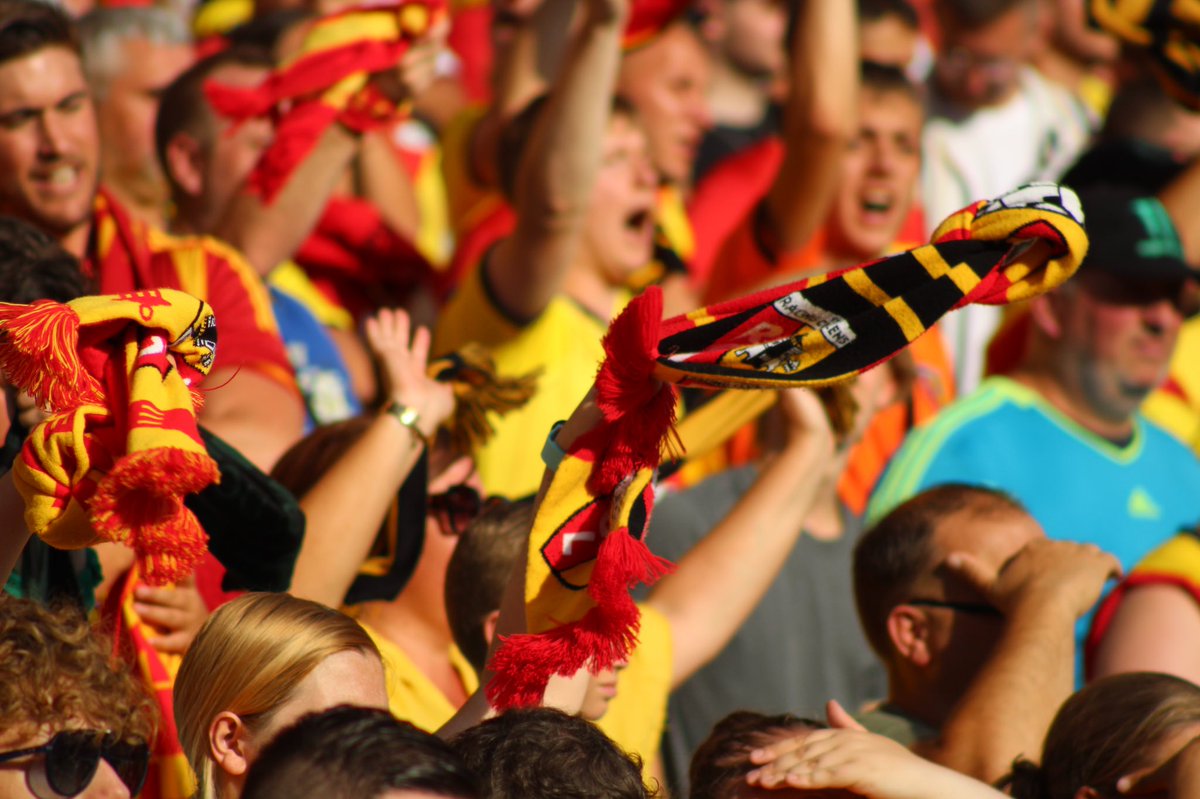 ici_nord's tweet photo. 🔙 Retour en images sur la victoire lensoise : les supporters sang et or ont répondu présents hier, belle affluence de 33.242 supporters ! #RCLens #RCLINT https://t.co/GjqolGBkWF