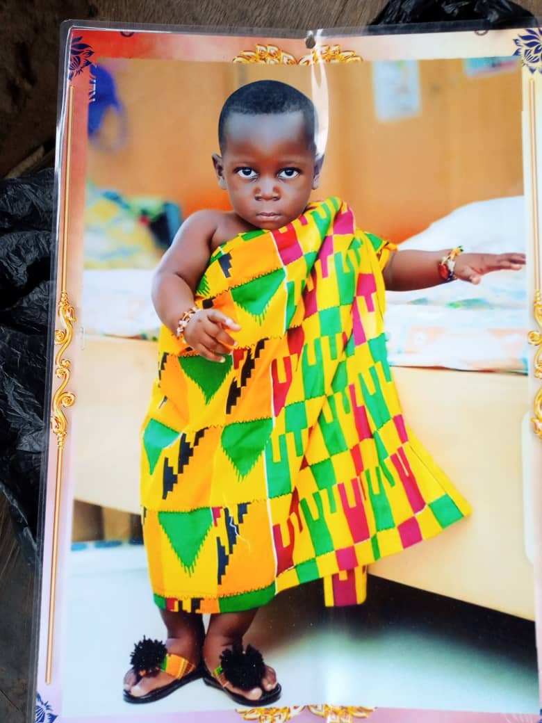 Mr_Mitchei's tweet photo. Missing Kid🚸. If seen anywhere kindly contact 055 715 3567. Just around 2 years of age,got missing on Friday around 5pm. https://t.co/SNWVkEUOK1
