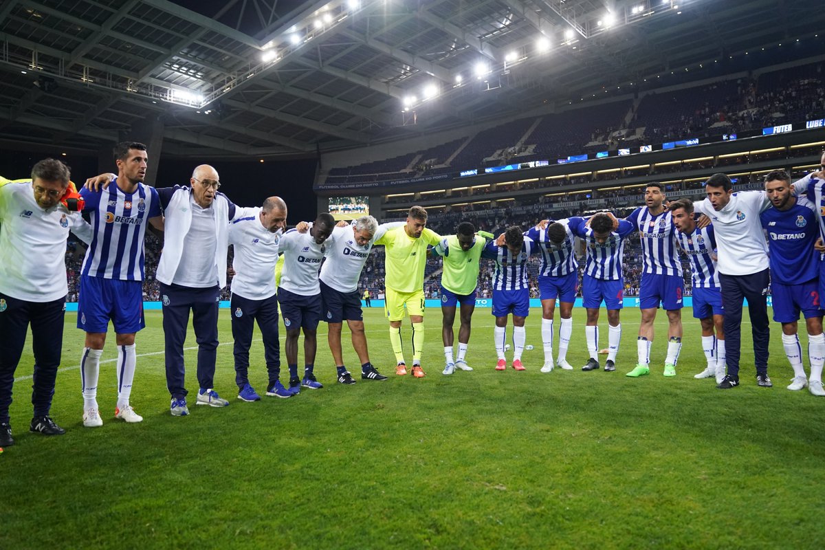 FCPortoTurkey's tweet photo. 22/23 sezonuna hazırız 👊💙 

#FCPorto #DeVolta #FCPASM https://t.co/3r2N8bP1Ut