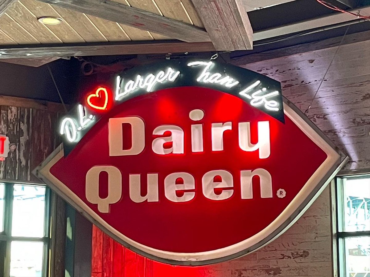 ClevelandLeah's tweet photo. Saturday frolicking around the The Flats! 🥰😎
Sushi lovers- get to Jade ASAP. It’s incredible! 🍣
#frolic #saturdayvibes #cleveland #thisiscle #happyincle https://t.co/YwP7CglgHR
