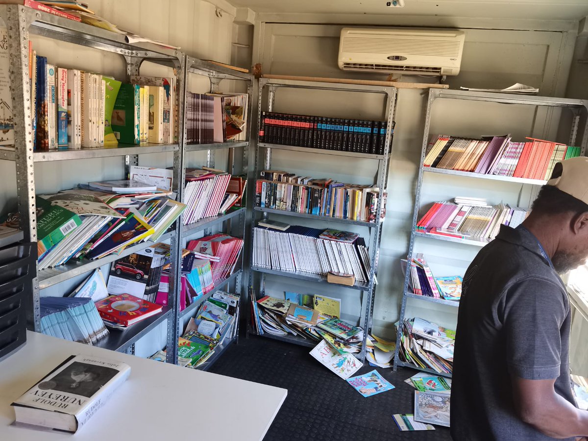 BookWormersGP's tweet photo. Frame 1: Before, April 2022. Frame 2: During the clean up, 16 July 2022.
Frame 3: After, 18 July 2022.
Find your tribe. Stick with them. @SiyafundaSA #neverstopreading #socialcohesion #investinginourcommunities
#itstartswithu https://t.co/pqpE7dhKzG