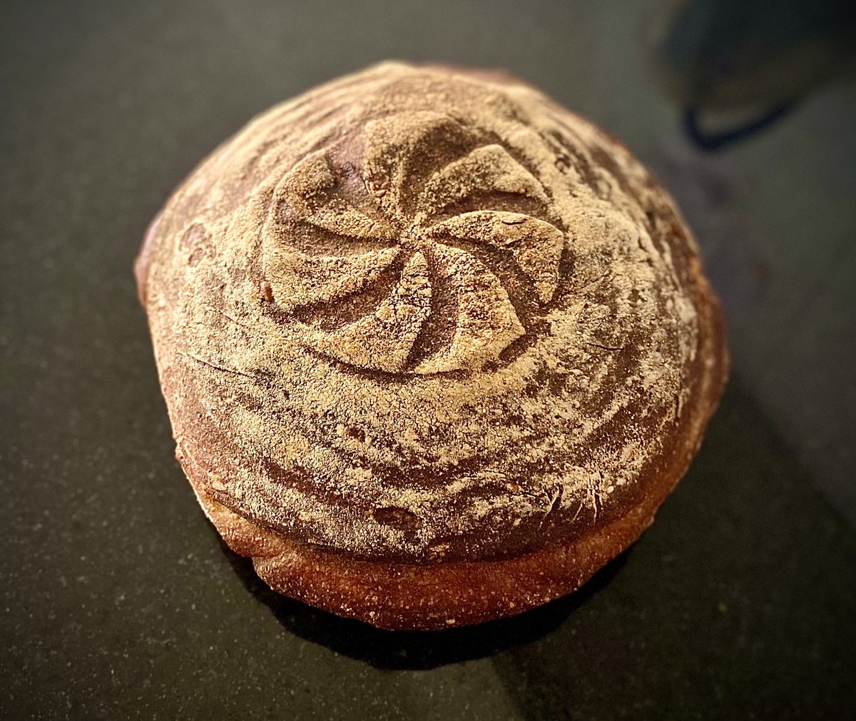 steschny's tweet photo. Heute war im Hause #ClaSte wieder Backtag. Neben dem Sonntäglichen Zopf (welcher zum Zopfbrot wurde) gab es noch ein #ArtisanBrot.
Damit die Hitze nicht in der Wohnung bleibt, hiess es früh den Backofen einschalten. 🥵
#BackenmitClaSte #Sauerteig https://t.co/9HgEErZIJZ
