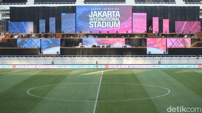 detikcom's tweet photo. #FOTO  Acara Grand Launching Jakarta International Stadium (JIS) diselenggarakan sore ini. Gubernur DKI Jakarta Anies Baswedan Pakai Syal 'Gue Persija'.

Foto: Rifkianto Nugroho/detikcom https://t.co/uQMaPpD0DR