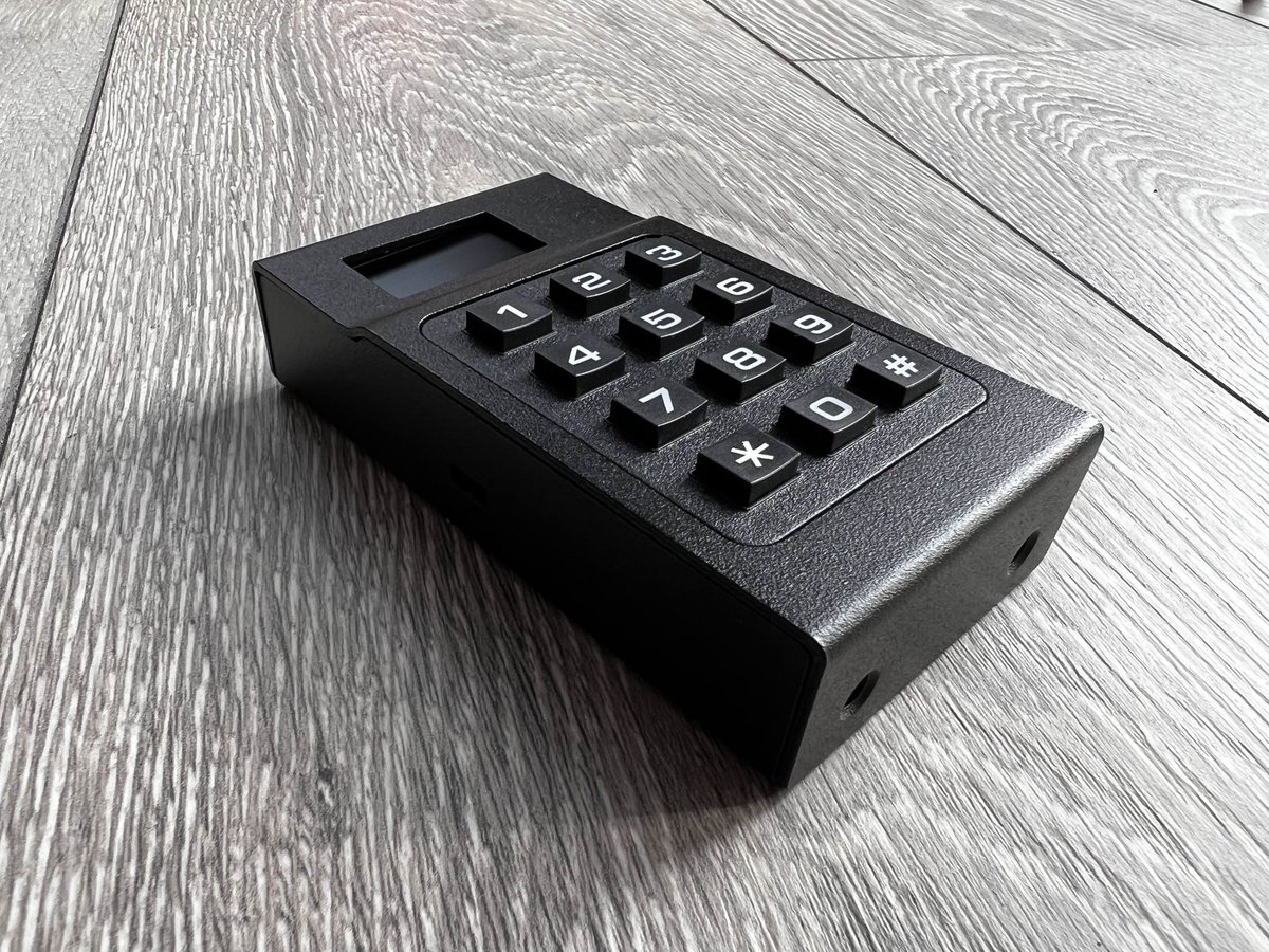 openoms's tweet photo. The first samples of the metal @ln__pos cases from @zkdesignstudio have rolled off the line.
RRP £25 / €29 to start with and will be able to reduce with scale.
Aiming to have them up on https://t.co/XgXl7pnT4c from next week.
Will you get some? https://t.co/0XeMmrzUnM