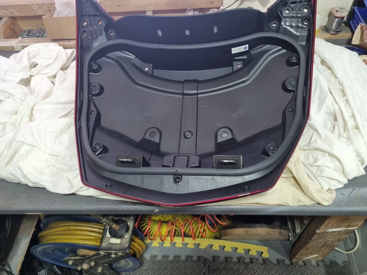 Goldwingmisfits's tweet photo. I tackled the trunk rack and fitted the new larger passenger grips last weekend "that was scary 😨 " https://t.co/OWnspVcN2g