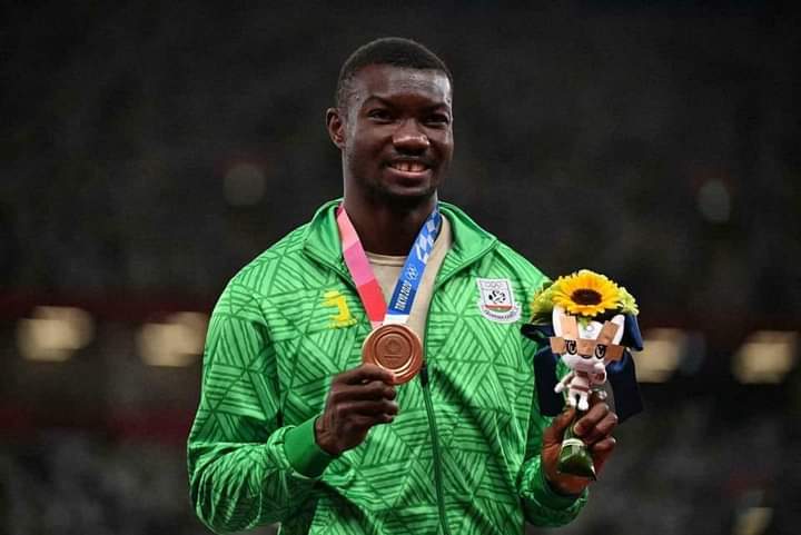 SuperlifeBFASO's tweet photo. Bravo à @HuguesZango_TS vice- champion du monde en Athlétisme tôt ce matin à #WCHOregon22 aux USA... Toute la nation est fière.
#SuperlifeBurkina #STC30 #SCC #LifeIsSuper #lwili #Tl226 https://t.co/FmFKilvzFk