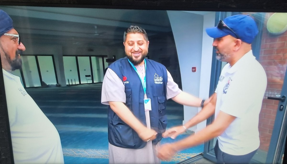 Apna England tweet media