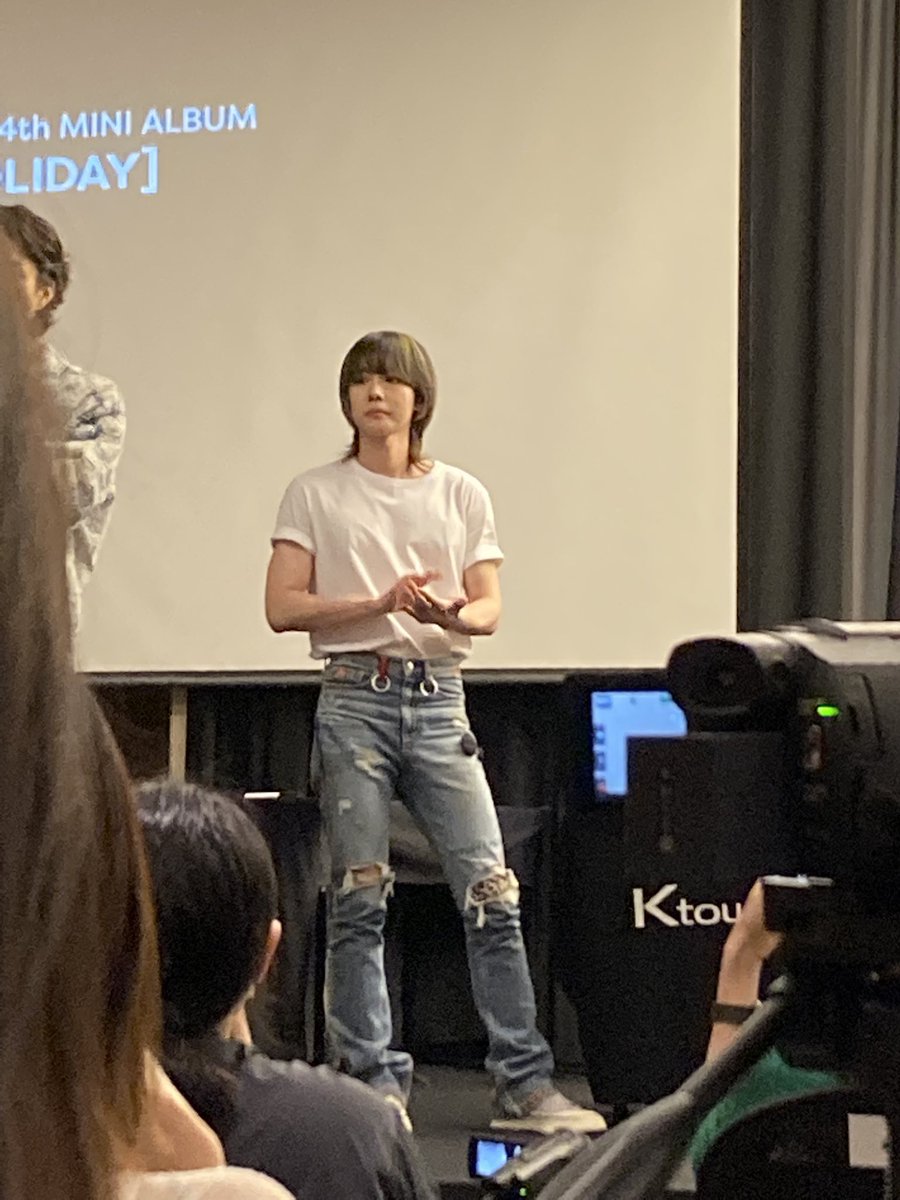 _xoxofir's tweet photo. This is why Jinu wears all those blazers, he really knows “You btchs you can’t handle it.” He’s doing it for us https://t.co/llaio09EtI