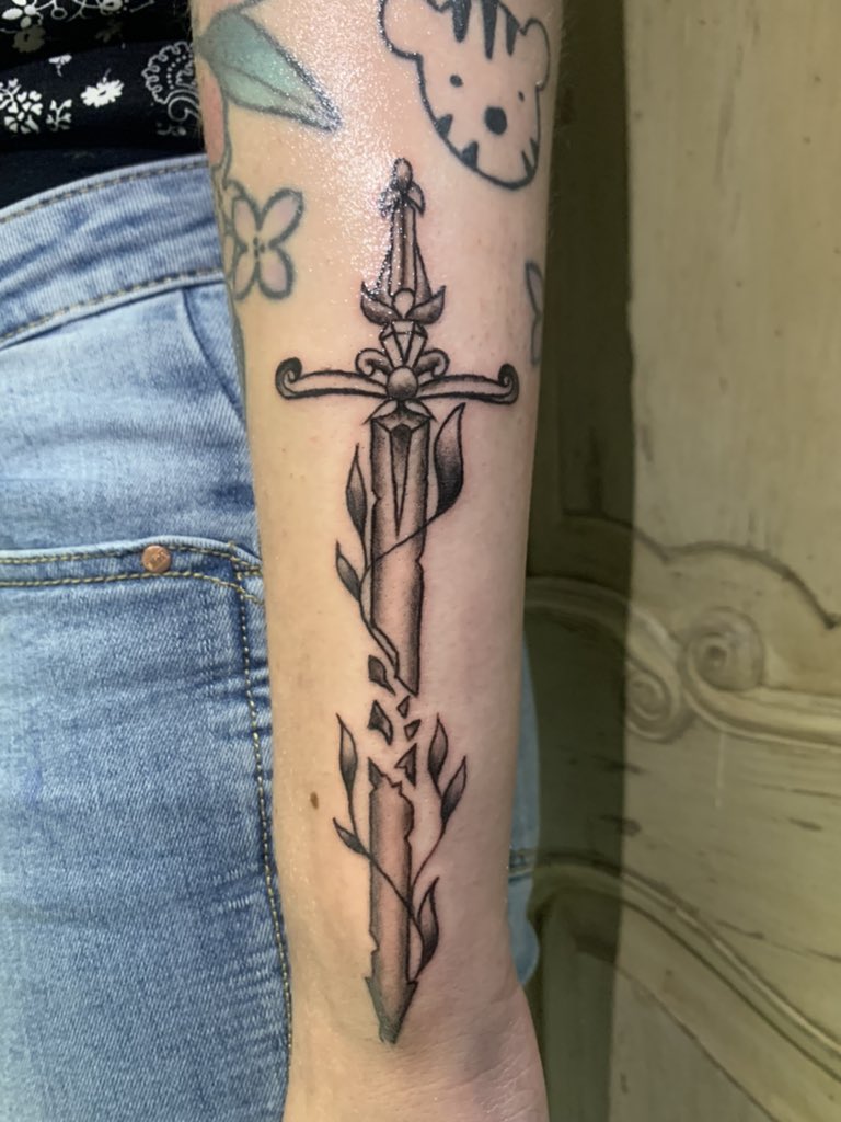 Jdlvx's tweet photo. Il y a peu j’ai eut la chance de commencer un apprentissage dans un salon à Tourcoing 😋
Voilà mon tit taf si ca en intéresse certain, insta : Tsukiyo_ink https://t.co/G7vUv5wrpY