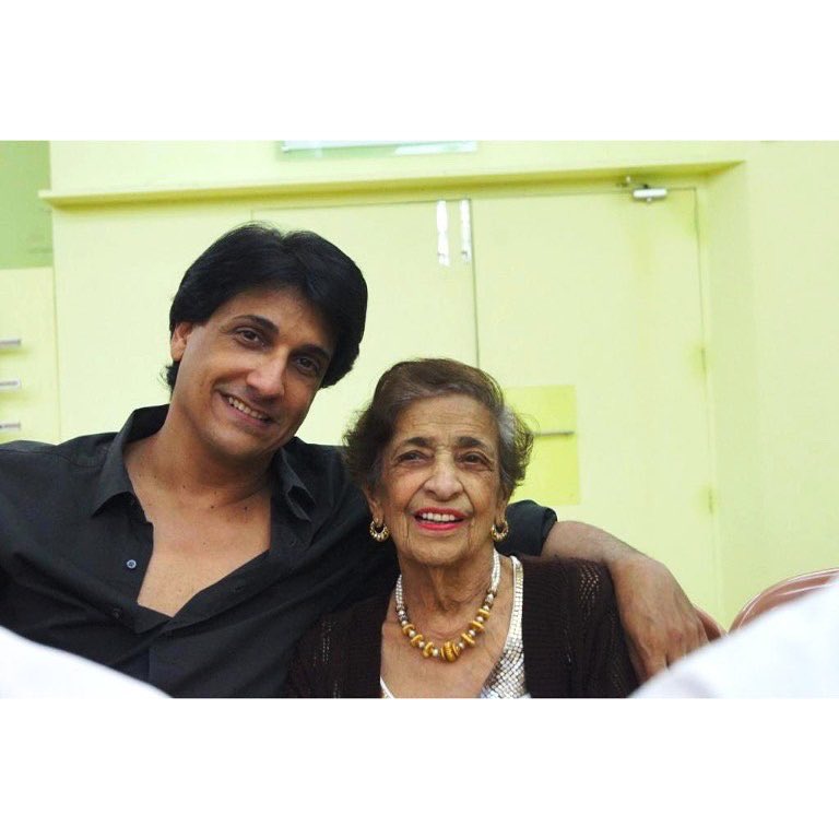To the ones who taught me to love, smile &amp; get up trying whatever the situation is. ❤️

I will be forever grateful for these support systems in my life. 
Wishing you all a very #HappyParentsDay