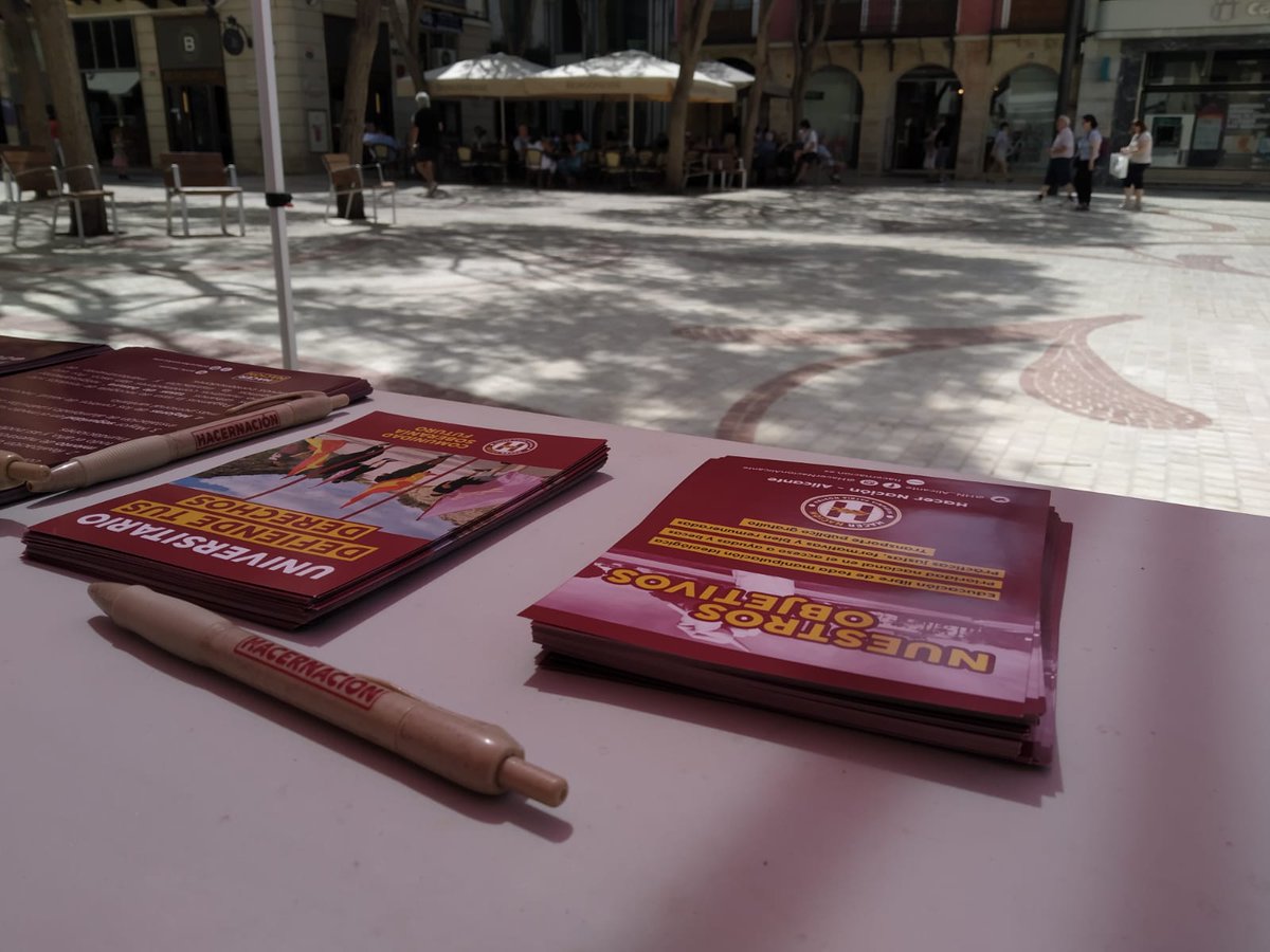HN_Alicante's tweet photo. #Elche | Nueva jornada de activismo en las calles de la ciudad difundiendo nuestras propuestas para mejorar la vida de los ilicitanos.
La militancia forja nuestra comunidad estrechando lazos de camaradería y amistad.
Únete y #DefiendeElche
⚒️🫒 https://t.co/VoKxiRzUqt