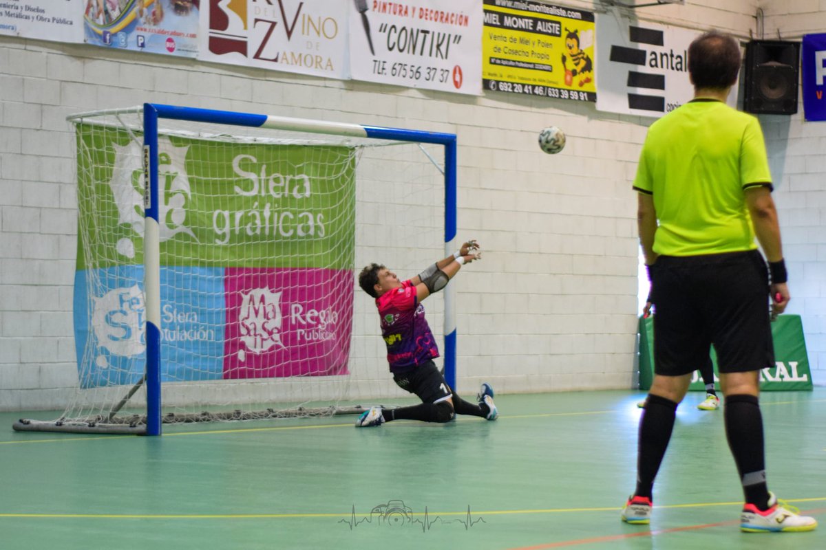 RENOVACIÓN 🖤🤍

Eliseo suma su cuarta temporada defendiendo la portería zamorana

El canterano se convierte en uno de los jugadores más veteranos de la primera plantilla.

¡Mucha suerte Eli!