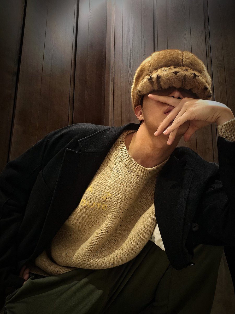 Miss_Composure_'s tweet image. Old selca but you know what, it still works 💜💜💜
#SArmyselcaday #SASD #SArmy