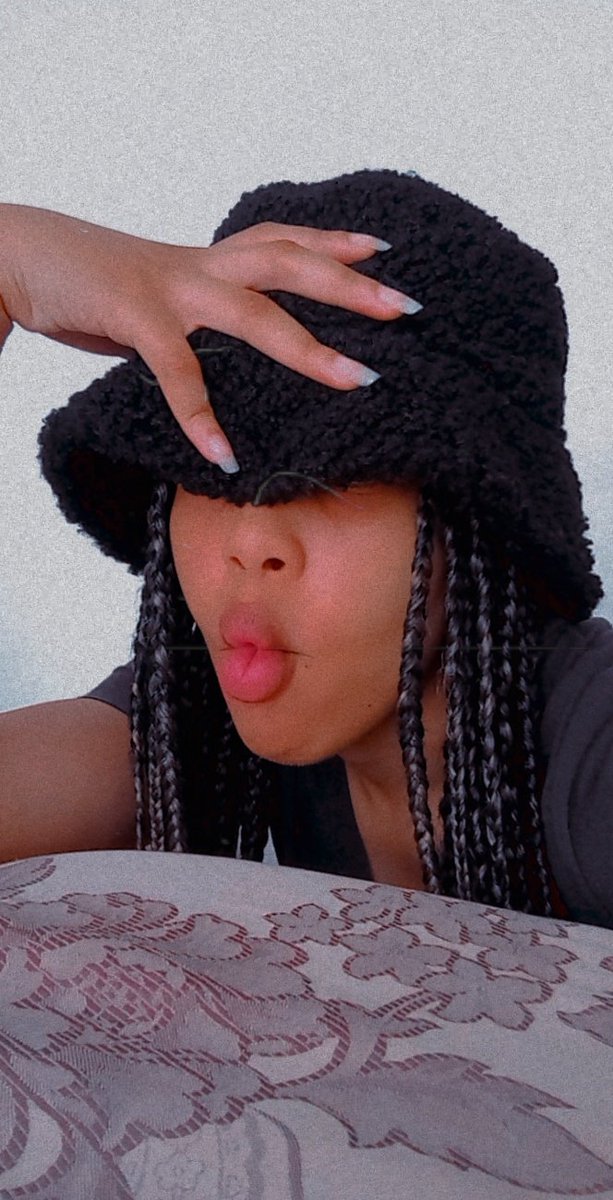 Miss_Composure_'s tweet image. Old selca but you know what, it still works 💜💜💜
#SArmyselcaday #SASD #SArmy