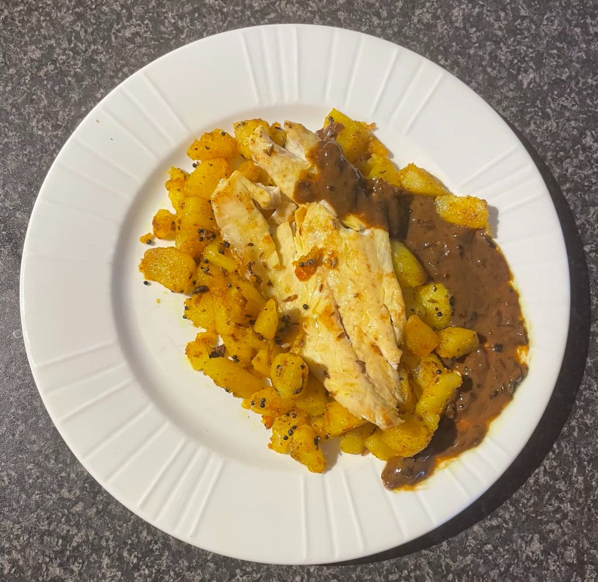 healthybrum's tweet photo. It's day 4️⃣7️⃣ of #CooktheCommonwealth and this Seabass Malabar is a delight - thanks to a talented, award-winning Chef Sudha Shanka Saha.

🍲Recipe: @sudhasaha 
📸Photograph:  @KiranAtwalRD 
📱Download: @WhiskApp 
https://t.co/9zodJ1NEtu https://t.co/Zh47jxeqfd