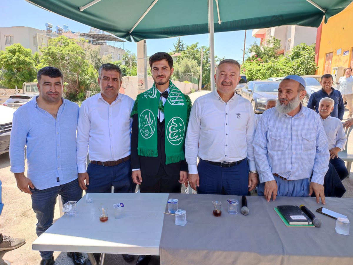 haciozkan33's tweet photo. #YENİŞEHİR
#Bezek ve #Danış ailelerinin kıymetli evlatları #Hüseyin ile #Sevda kardeşlerimizin düğün merasimine katılarak, mutluluklarını paylaştık.
Genç çiftimizi tebrik ediyor, ailelerine hayırlı olmasını temenni ediyor, iki cihan saadeti diliyorum. https://t.co/lP2LC4Xr8U