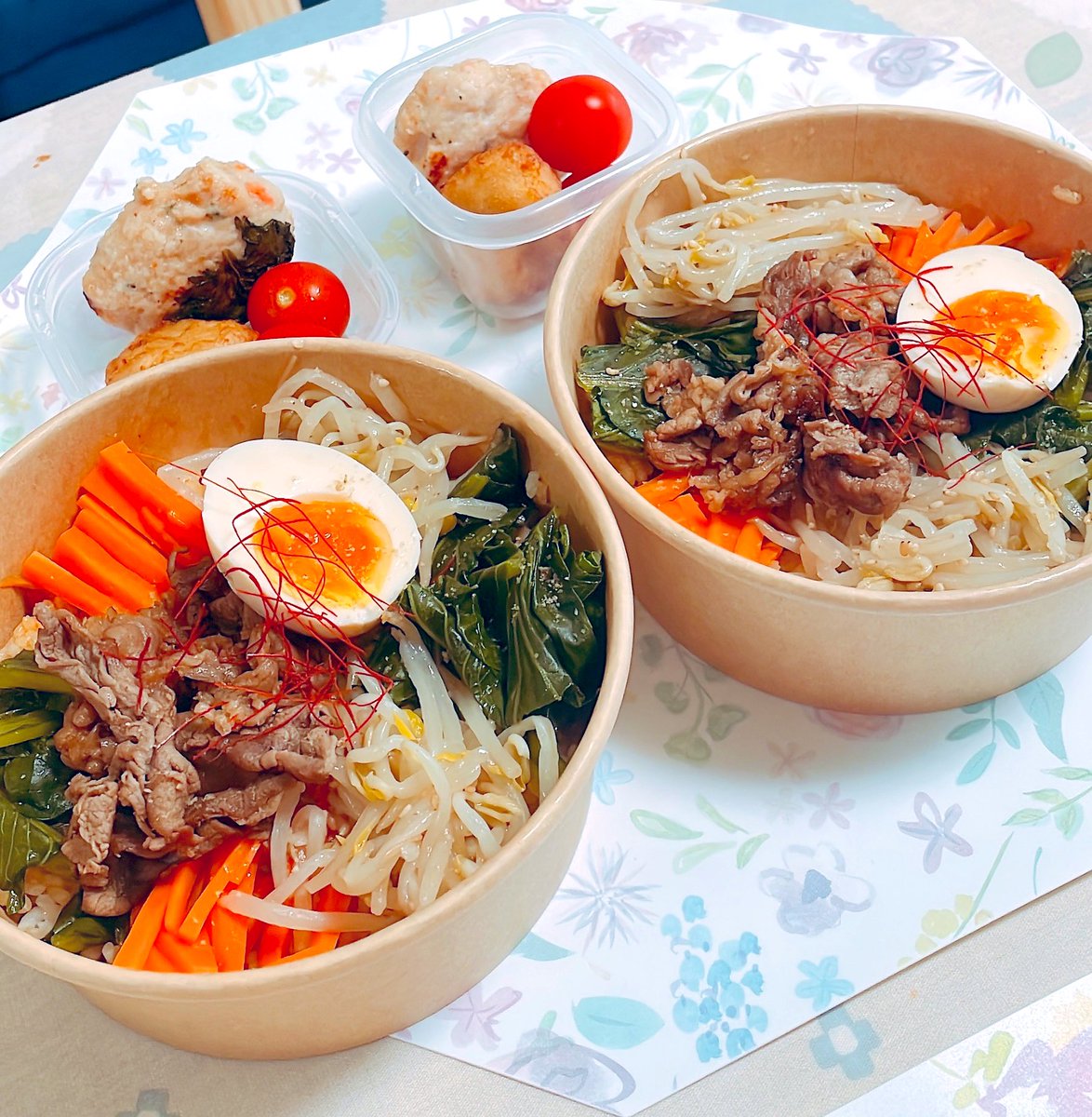 ビビンバ双子弁当💓ご飯の味付けは市販のビビンバの素使ったし、夕食の余りのナムル達を乗っけて楽チン弁当だったー🥰糸切り唐辛子って本当に万能〰︎❤️